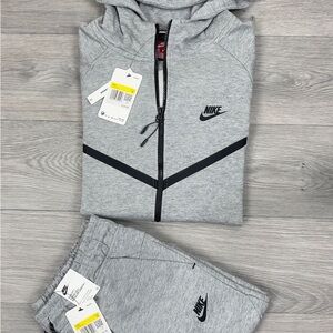 Nike Heather Gray Tracksuit with Black Accents